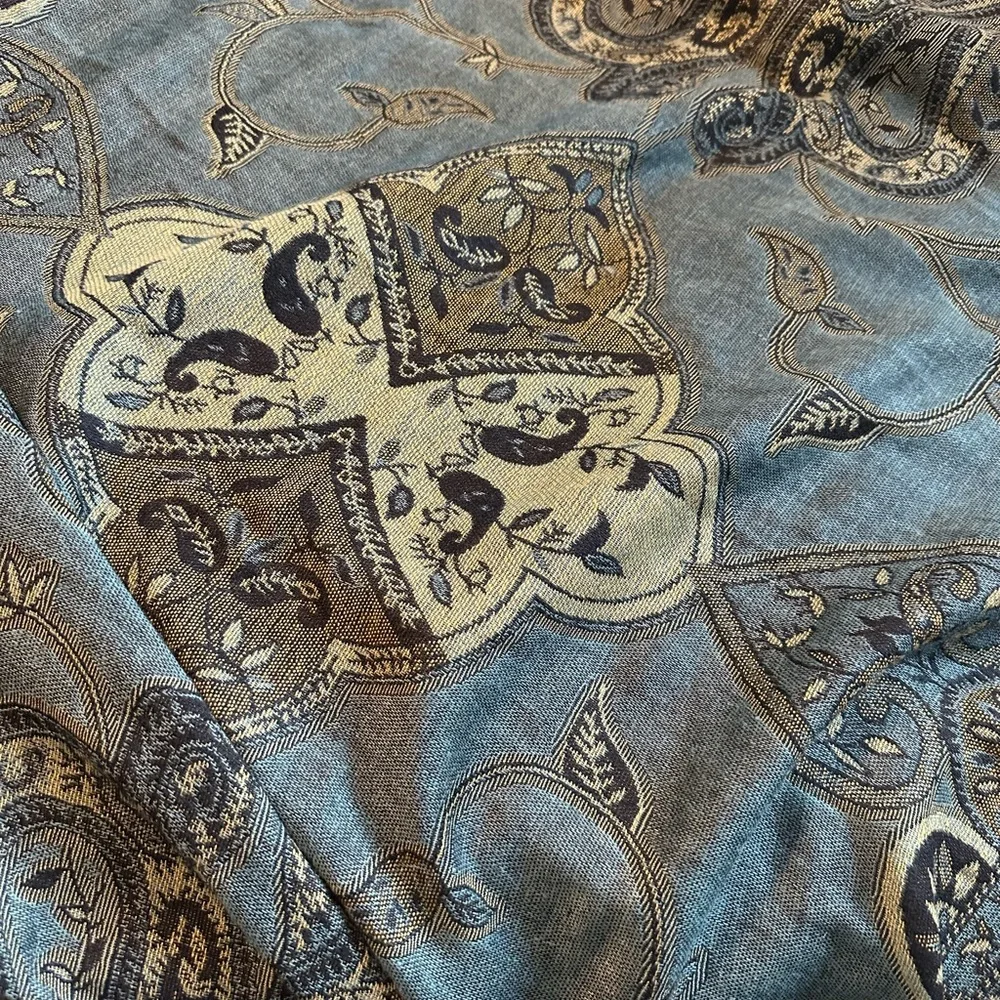 Elegant Black and Green Paisley Scarf shawl - Picture 3 of 3